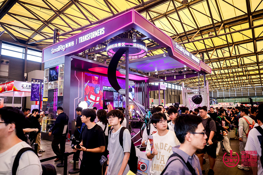 与AI同游!2026年第二十三届ChinaJoy盛大开幕! https://cms3.chinajoy.net/157/upload/resources/image/103345.jpg?token=Bearer eyJhbGciOiJIUzUxMiJ9.eyJpc3MiOiJlY2hpc2FuIiwic3ViIjoie1wiY2xpZW50XCI6XCJXRUJcIixcInR5cGVcIjpcIlVTRVJcIixcIm5hbWVcIjpcInVzZXIyX2FwaVwiLFwic2lnbmF0dXJlXCI6bnVsbCxcImV4cGlyZXNfaW5cIjoxODAwMDAwMH0iLCJpYXQiOjE3ODU1NzI3NDYsImV4cCI6MTc4NTU5MDc0Nn0.HPnAxiidYD1k7VkgJAD_0D0Wu1tmwQ6G_gTyksby3y2UZCbUy9DUdn6tHTLCCrc3fJB-Ny2umh8wrpsCHGvtJw